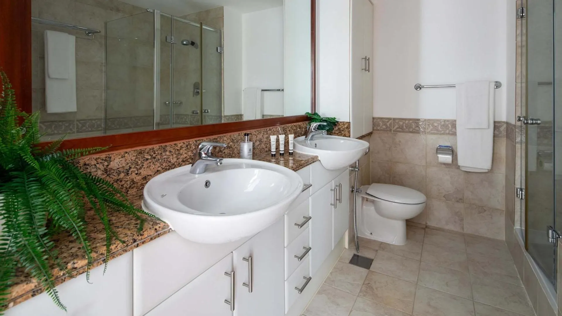 Frank Porter - Al Yass Tower Dubai Apartment